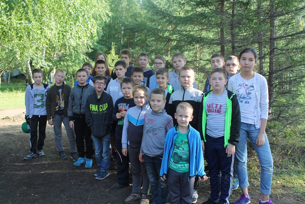 Дети на выездном лагере Robo-club